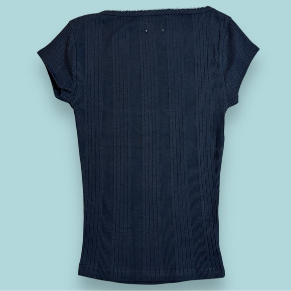 NWOT Urban Outfitters BDG Short Sleeved Ribbed Square Neck T in Black. Size XS - Picture 3 of 7